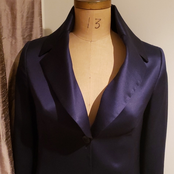 Satin overcoat by Canadian designer Joeffer Caoc - Picture 2 of 3